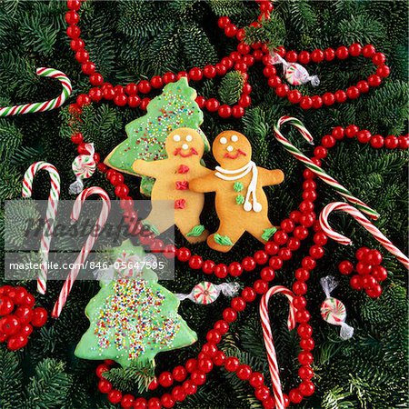1990s GINGERBREAD COOKIES AND CANDIES ON CHRISTMAS TREE