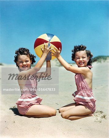 1940s - 1950s SMILING TWIN GIRLS WEARING CHECKERED BATHING SUITS