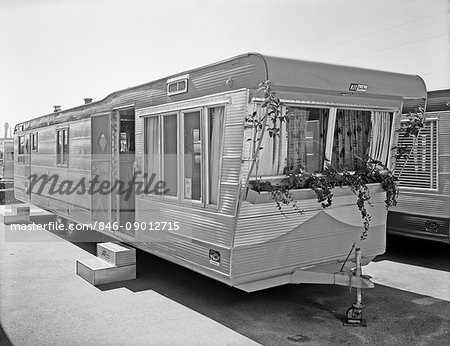 1950s MOBILE HOME IN TRAILER PARK