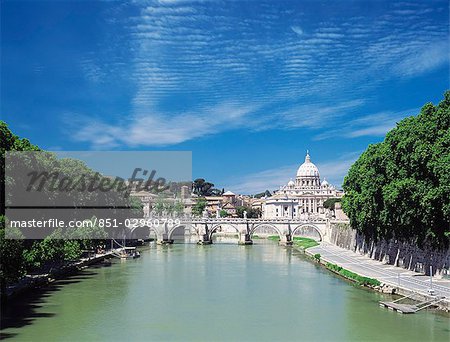 Looking down River Tiber to St Peter's Basilica,Vatican City,Rome,Italy Looking down River Tiber to St Peter's Basilica,Vatican City,Rome,Italy