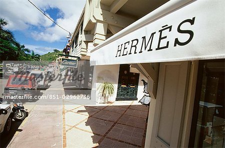 File:Gustavia (Saint-Barthélemy) — Shops of Chopard, Cartier and Hermes.JPG  - Wikimedia Commons