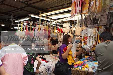 Shopping at Womens Street, Mongkok, Hong Kong Shopping at Womens Street, Mongkok, Hong Kong