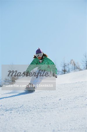 Woman doing Heelside Turn on Snowfield