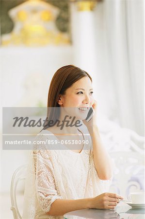 Young woman on the phone in a cafe