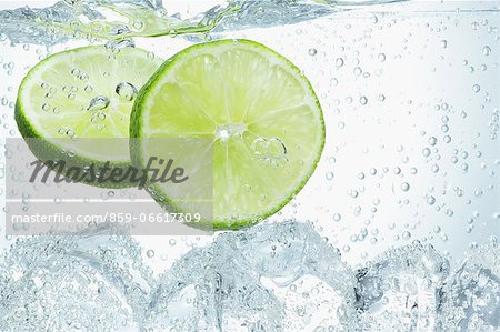 Sparkling Water With Ice And Cut Lime