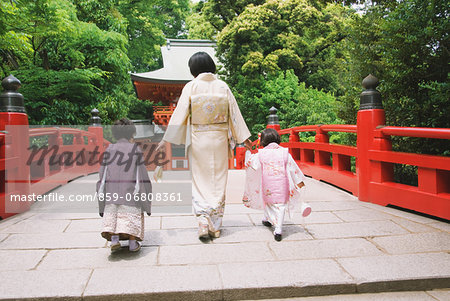 Mother with children in kimonos for Seven-Five-Three Festival