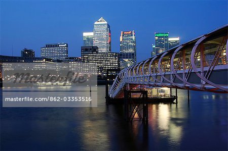 England,London,Canary Wharf. View of Canary Wharf from the pier of the Hilton Hotel.
