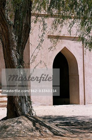 An arched door in the castle at Jaalan Bani bu Hasan