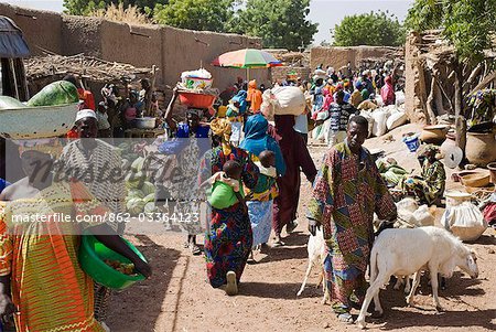 Mali,Bamako,Tinan. A busy weekly market at the small rural centre of Tinan situated between Bamako and Segou. Mali,Bamako,Tinan. A busy weekly market at the small rural centre of Tinan situated between Bamako and Segou.