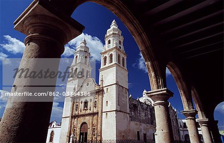 Mexico,Yucatan,Campeche. The cathedral in Campeche seen from the arcade surrounding the Plaza de Armas.