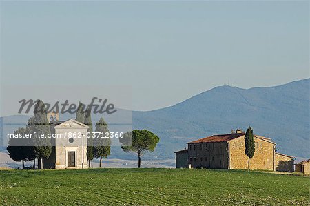 Italy,Tuscany,Val d'Orcia. Chapel of Vitaleta and farmhouse.