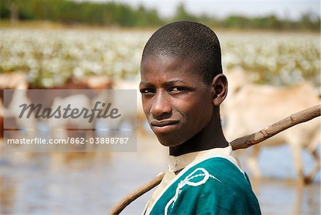 Portrait of Fula (Peul) shepherd near Douentza. Mali, West Africa