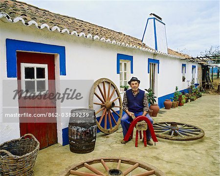 A cartmaker of Santiago do Cacem, Alentejo, Portugal