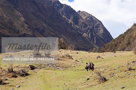 South America, Peru, Ancash, Cordillera Blanca. Local Quechua people walking on the Santa Cruz trek in Huascaran National Park