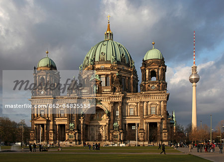 Berlin Cathedral was built from 1894 - 1905 and is located in the district of Mitte in Berlin. The TV Tower on the right hand side in the background.