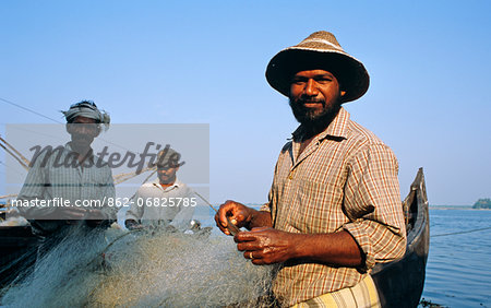 India, Kerala, Cochin, Fort Cochin, traditional fishing and fishermen in the early morning sunlight