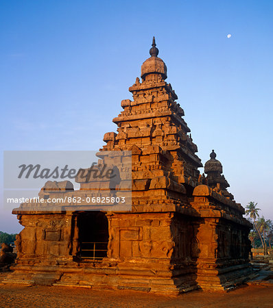 Asia, India, Tamil Nadu, Mahabalipuram (Mamallapuram).  The Shore Temple in the early morning light.