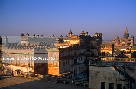 Asia, India, Madhya Pradesh, Orchha. View of Raj Mahal and Assembly hall  with Chaturbhuj temple in the background. - Stock Photo - Masterfile -  Rights-Managed, Artist: AWL Images, Code: 862-06825863