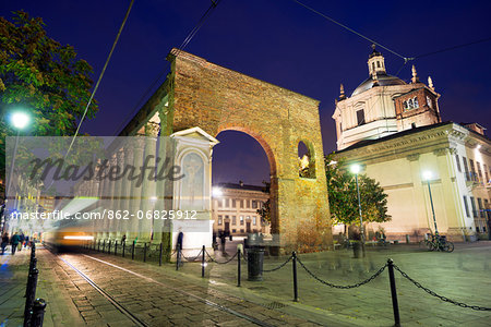 Europe, Italy, Lombardy, Milan, Piazza San Lorenzo