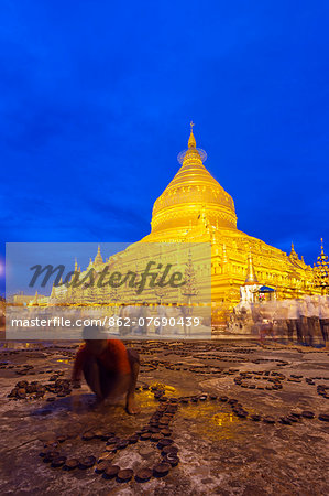 South East Asia, Myanmar, Bagan, Shwezigon Paya, festival of light