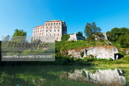 Europe, Poland, Malopolska, Ojcow National Park, Pieskowa Skala Castle
