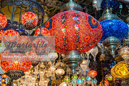 Lanterns hanging in a shop inside the Grand Bazaar (Kapal1carsi), Istanbul, Turkey
