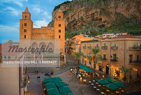 Cefalu Cathedral, Piazza Duomo, Cefalu, Sicily, Italy, Europe.