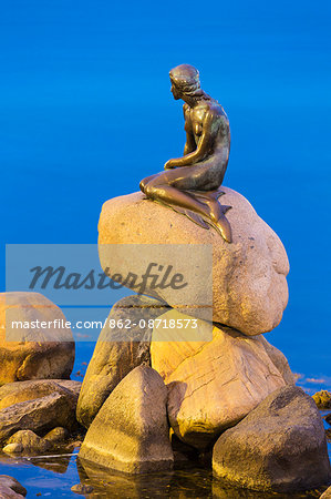 Denmark, Hillerod, Copenhagen. The Little Mermaid Statue on the Langelinie promenade was designed by Edvard Eriksen and completed in 1913.