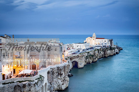 Italy, Italia. Apulia, Puglia, Foggia district. Gargano, Vieste. Old town and Punta di San Francesco. (San Francesco promanade)