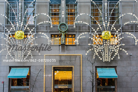 Tiffany and Co, jewelry store, decorated with Christmas ornaments, Fifth Avenue, Manhattan, New York, USA