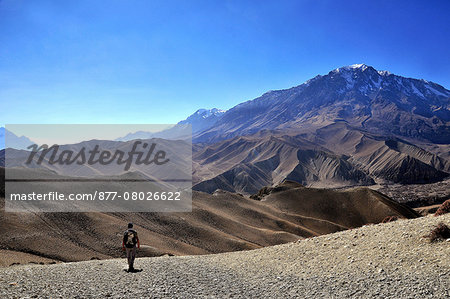 Trekker in Mustang. Ghami. Nepal.