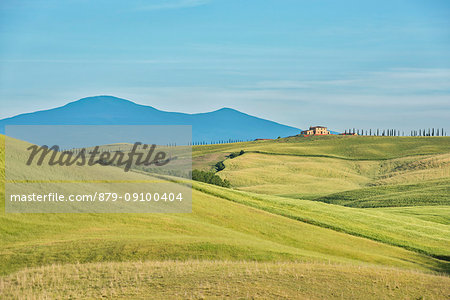 Italy, Tuscany, Orcia Valley, Farmhouse on the hill