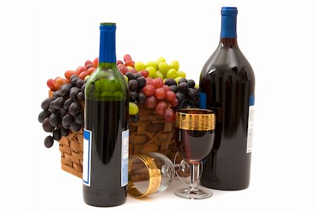 simsearch:600-07067620,k - Red wine and three different kinds of grapes in a basket Photographie de stock - Aubaine LD & Abonnement, Code: 400-04004132