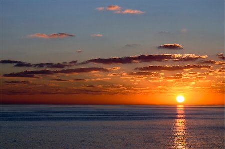 simsearch:400-09136289,k - The sun sets against a clean ocean horizon in the Caribbean. Photographie de stock - Aubaine LD & Abonnement, Code: 400-04004410