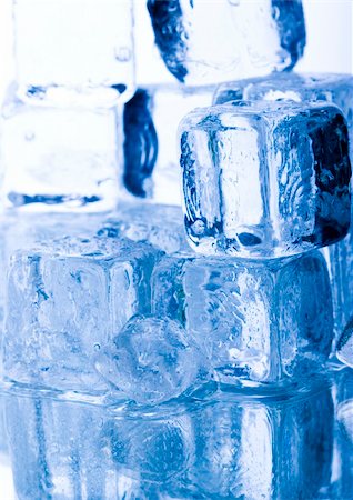 simsearch:400-03910344,k - Ice can refer any of the 14 known solid phases of water. However, in non-scientific contexts, it usually describes ice Ih, which is the most abundant of these phases in Earth's biosphere. This type of ice is a soft, fragile, crystalline solid, which can appear transparent or an opaque bluish-white color depending on the presence of impurities such as air. The manufacture and use of ice cubes or cr Stockbilder - Microstock & Abonnement, Bildnummer: 400-04004902