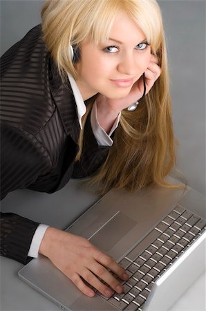 simsearch:400-03996848,k - attractive blond girl working on a laptop with earphone Fotografie stock - Microstock e Abbonamento, Codice: 400-04005296