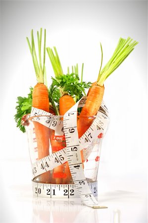 simsearch:400-03964348,k - Carrots in a measuring cup with tape measure on white background Stockbilder - Microstock & Abonnement, Bildnummer: 400-04005329