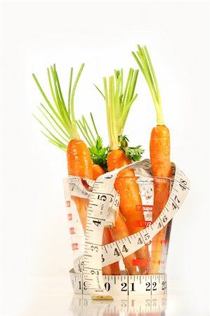 simsearch:400-04277065,k - Carrots with water drops and a measuring tape wrapped around container Stockbilder - Microstock & Abonnement, Bildnummer: 400-04005330