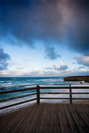 simsearch:855-09135040,k - Wooden deck on coastline of Great Ocean Road, Australia. Photographie de stock - Aubaine LD & Abonnement, Code: 400-04006457