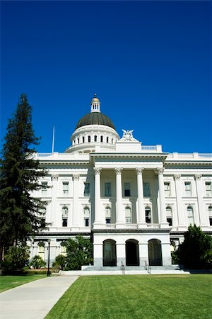 sacramento - Front lawn of the Sacramento Capitol building, California, USA. Photographie de stock - Aubaine LD & Abonnement, Code: 400-04006547