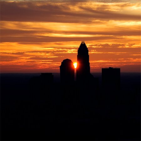 simsearch:400-08251766,k - Sunset silhouetting aerial view of Charlotte, North Carolina city skyline. Photographie de stock - Aubaine LD & Abonnement, Code: 400-04006549