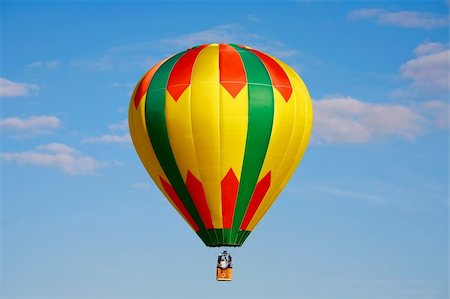simsearch:400-07975717,k - Hot Air Balloon with Some Floating Clouds Foto de stock - Super Valor sin royalties y Suscripción, Código: 400-04006733