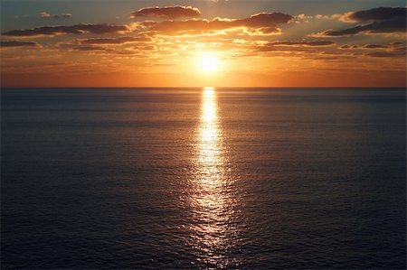 simsearch:400-04497244,k - The sun sets against a clean ocean horizon in the Caribbean. Foto de stock - Super Valor sin royalties y Suscripción, Código: 400-04006778