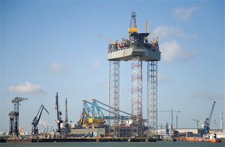 sea oil refinery - An oil rig under construction Stock Photo - Budget Royalty-Free & Subscription, Code: 400-04007268