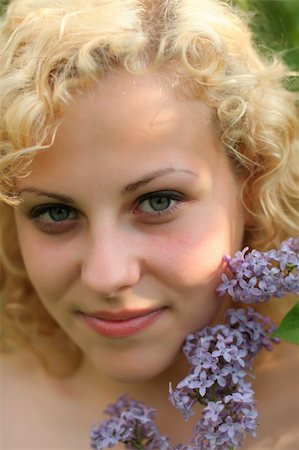 simsearch:614-02984866,k - Beautiful young girl with spray of lilac Stockbilder - Microstock & Abonnement, Bildnummer: 400-04008025