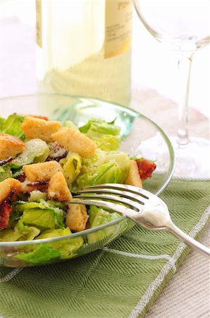 simsearch:400-04053976,k - Caesar salad served in a glass bowl and white wine Fotografie stock - Microstock e Abbonamento, Codice: 400-04008366
