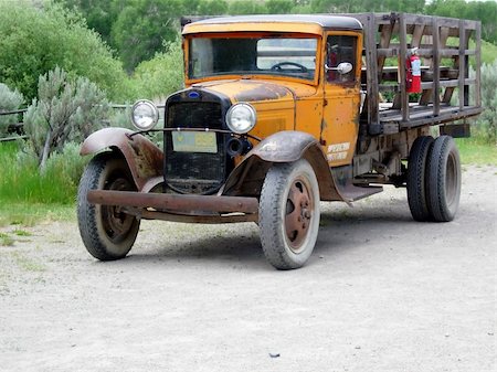 An old farm truck Foto de stock - Super Valor sin royalties y Suscripción, Código: 400-04009251