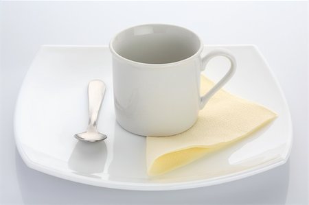 dinner plate graphic - White cup with a yellow napkin and a spoon on a white plate Foto de stock - Super Valor sin royalties y Suscripción, Código: 400-04000625
