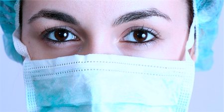 simsearch:400-04024679,k - Portrait of a young doctor. More of this series on my portfolio ! Stockbilder - Microstock & Abonnement, Bildnummer: 400-04000750