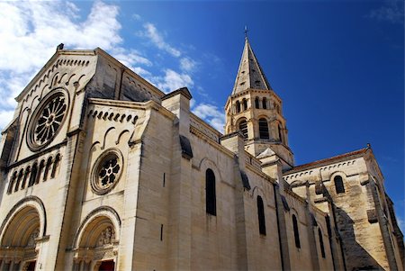 simsearch:400-04955587,k - Gothic church in city of Nimes in southern France Fotografie stock - Microstock e Abbonamento, Codice: 400-04000936